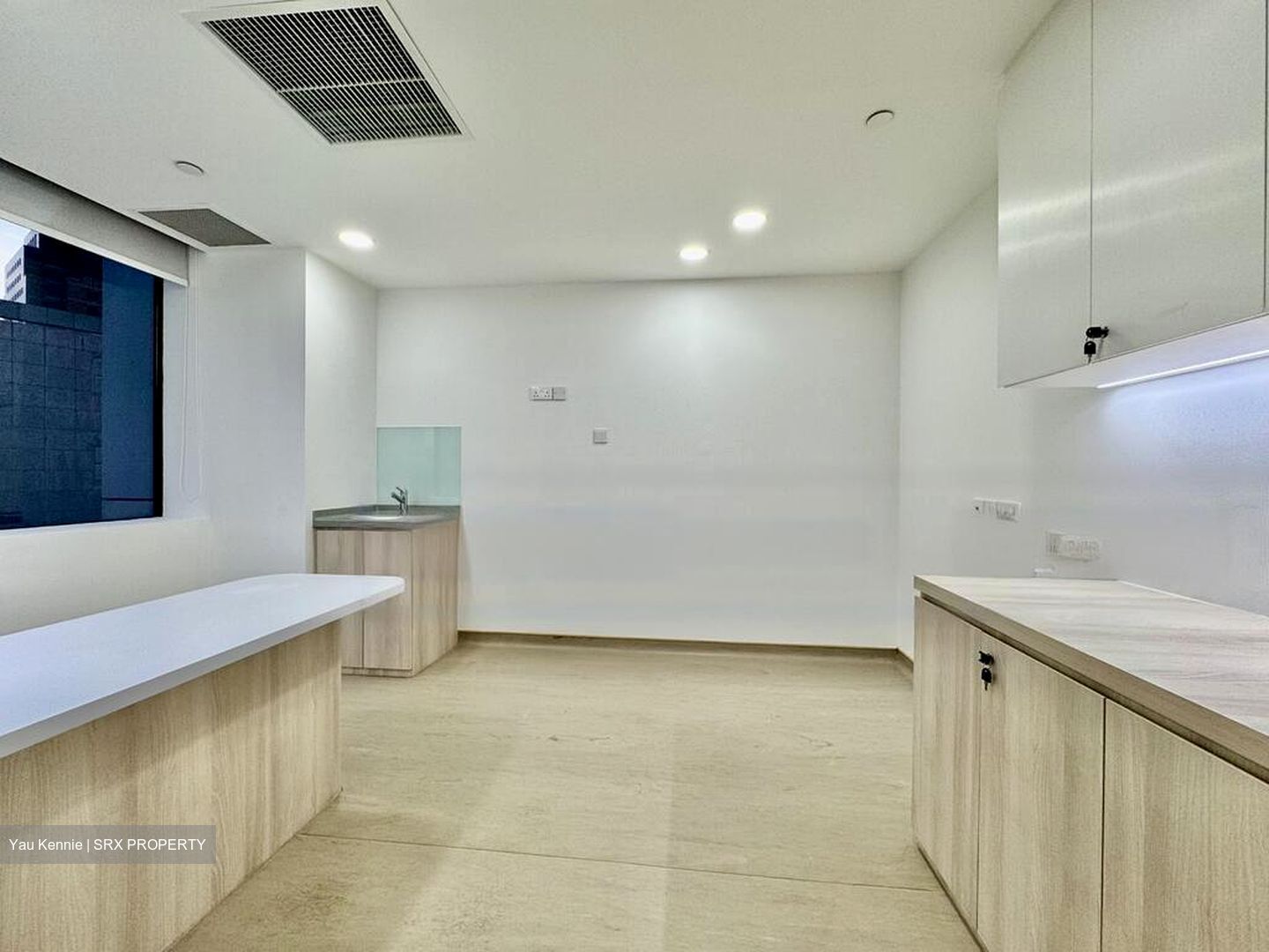 Mount Elizabeth Hospital (D9), Retail #483765961